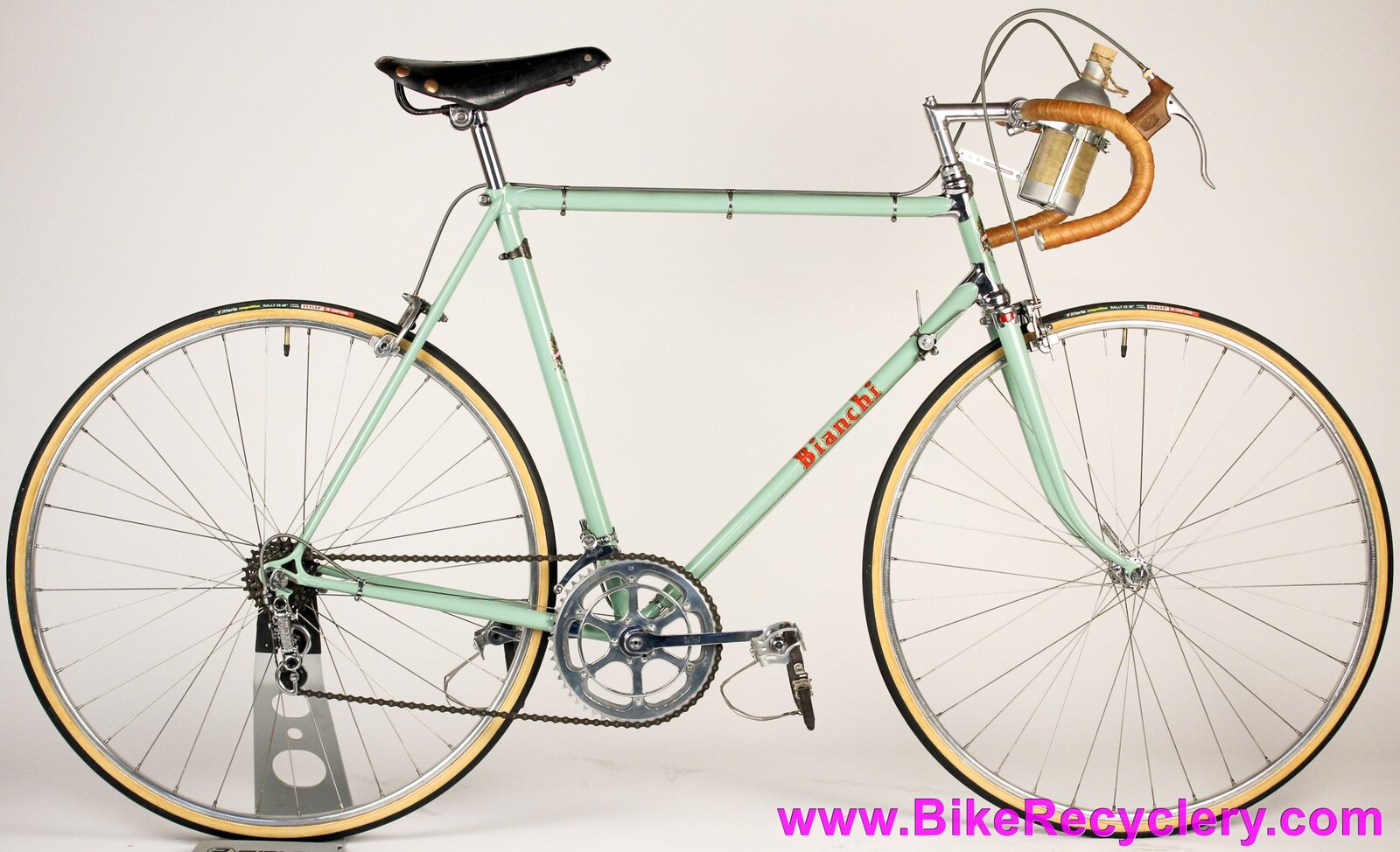 1950s_bianchi_campione_del_mondo_tour_de_france_restored_1953_magistroni_ambrosio_57cm_celeste...jpg