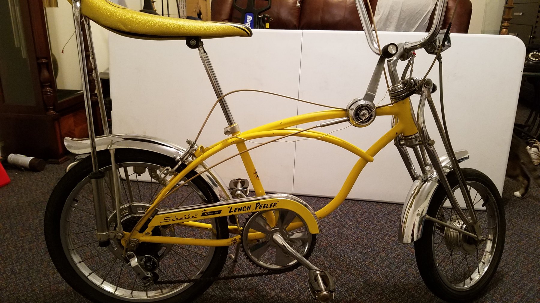 Sold at Auction: Schwinn Sting-Ray 'Lemon Peeler' Bicycle 21/225