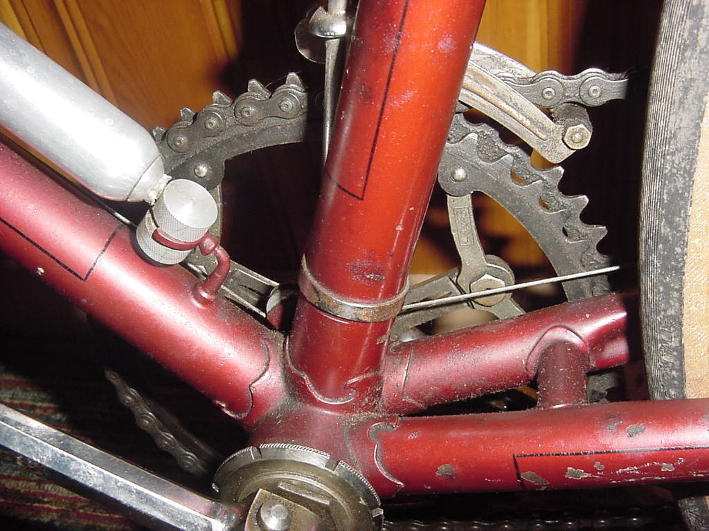 AD HOC pump head and holder on a Urago  .jpg