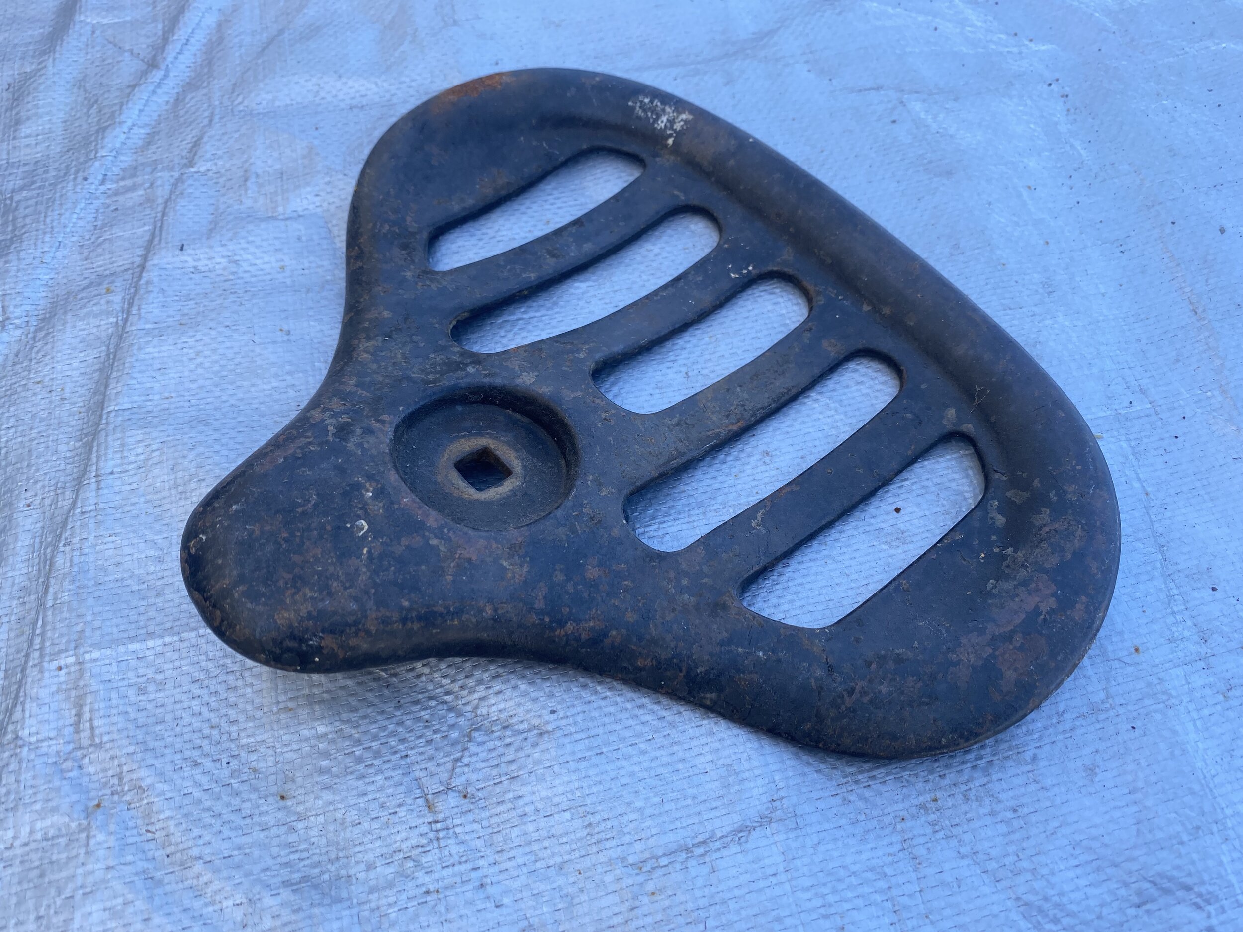 CAST CHILD'S SEAT 1.JPG