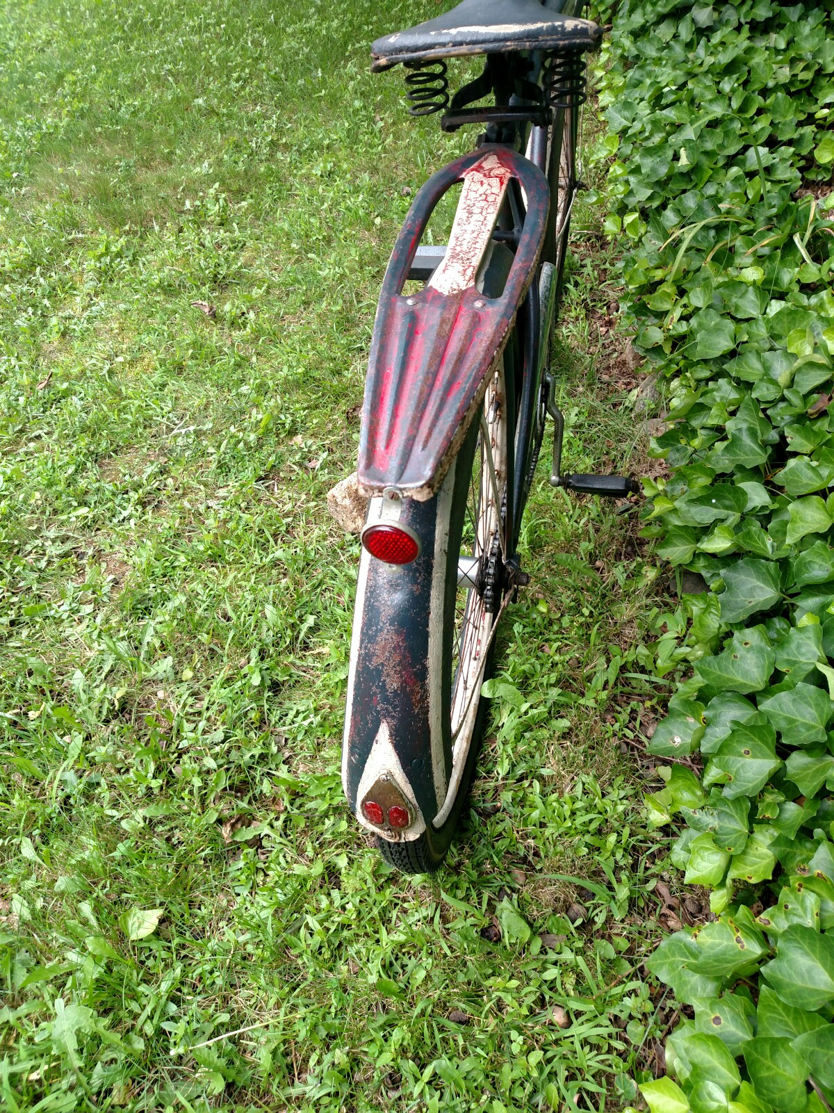 Sold - Mid-Late 40s Hawthorne Tank bike | Archive (sold or
