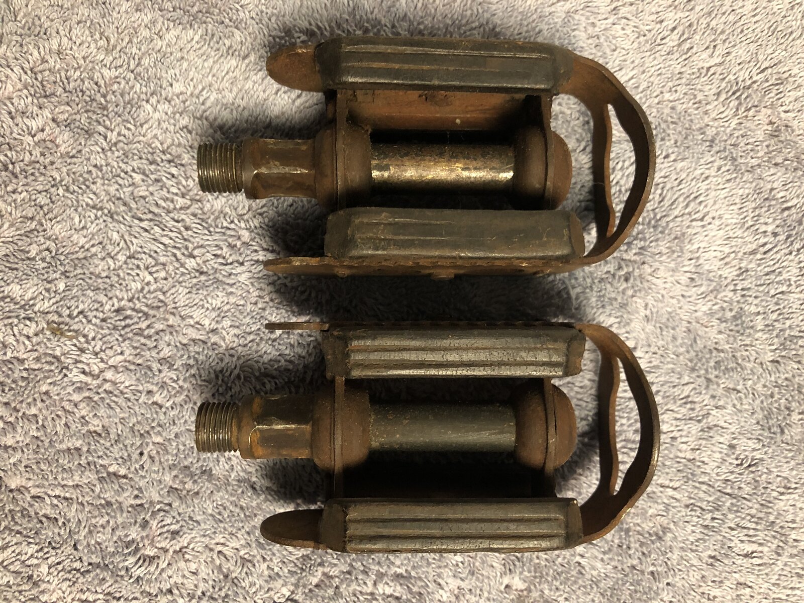 NEW GOLD RAT TRAP BICYCLE PEDALS 9/16, BMX, CRUISER,SCHWINN LE TOURS