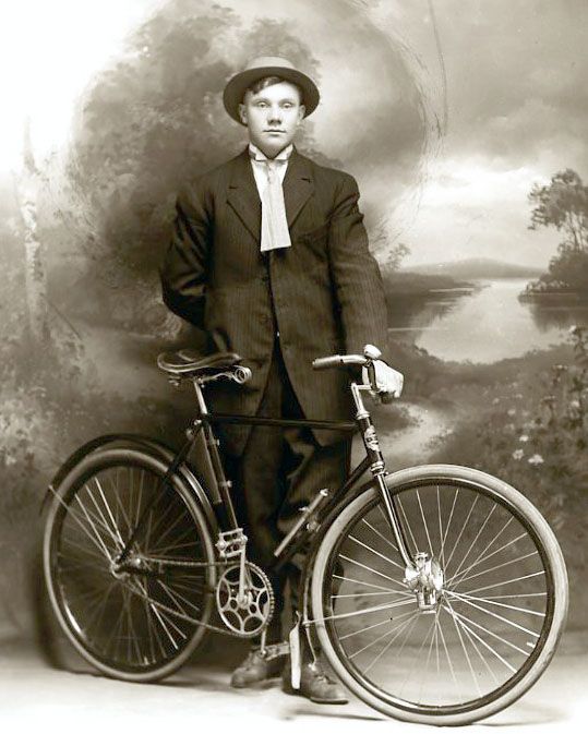 men_vintage_bicycle_museum_2.jpg