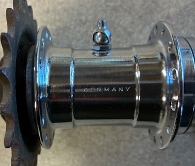 R Hub,close-up, Zerk cap copy.jpeg
