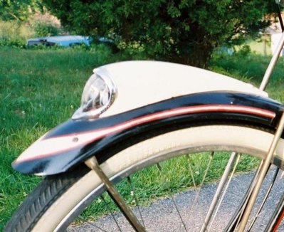 1949 Schwinn B6 left front end 3-4 detail view.jpg