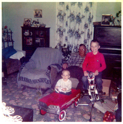 Kelley 1961 Me Tommy BigDaddy 5x5R.JPG