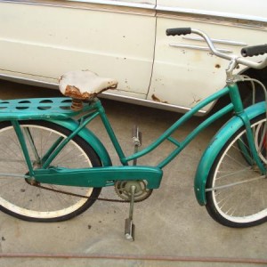 Another 'free for cleaning out garage' bike. I think this is a Monkey Wards or Western Auto bike. Plans are to customize!
