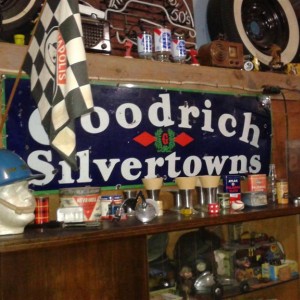 The Silvertowns Sign