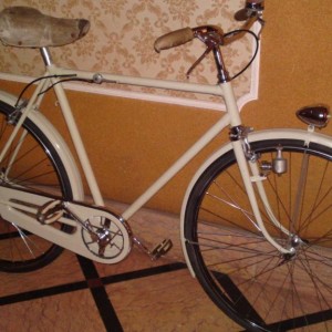 Legnano Super Sportiva 1942-45  Weight 28.6 lbs It is still missing chain head badge and front brake cable. lbs