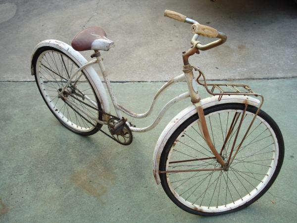 Another estate sale find. '64 Schwinn, not sure what model as the chainguard is missing. Completely original down to the Schwinn tires.