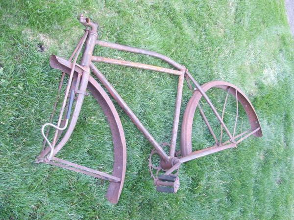 unknown bike frame 001 So what Is it? 1920's middle weight what? Iver Johnson... Idunno?